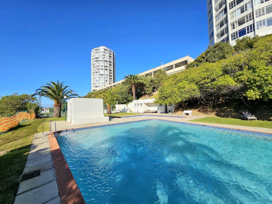 1 Bedroom Property for Sale in Vredehoek Western Cape